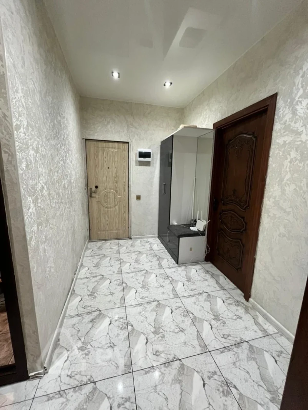 Kirayə verilir 3 otaqlı yeni tikili 90 m²