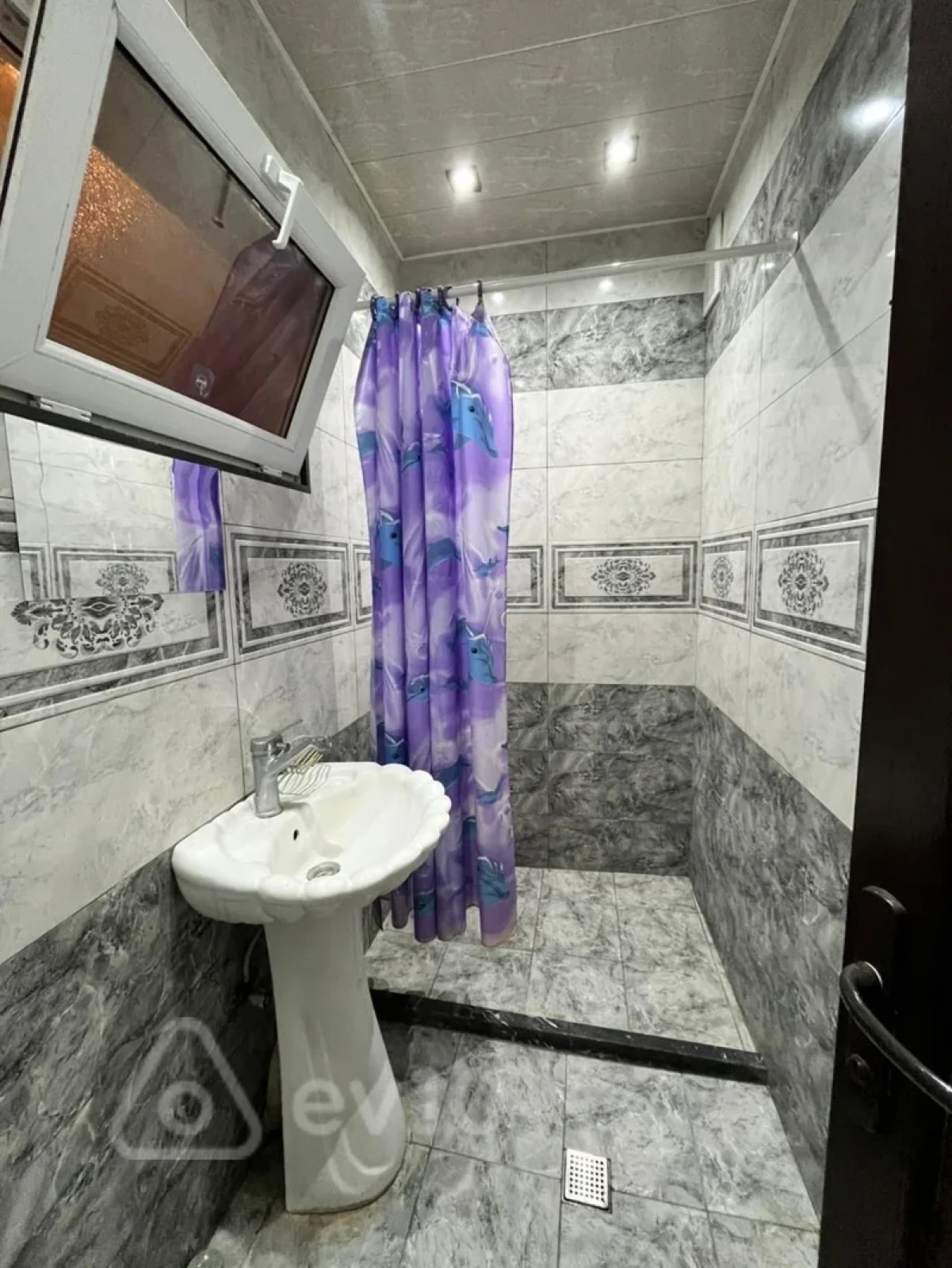 Kirayə verilir 3 otaqlı yeni tikili 90 m²