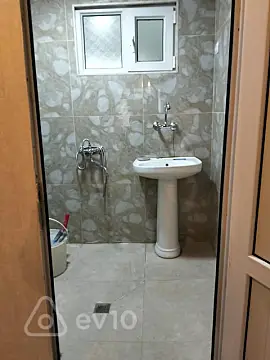 Satılır 3 otaqlı köhnə tikili 100 m²