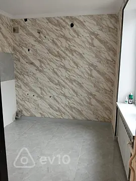 Satılır 3 otaqlı köhnə tikili 100 m²