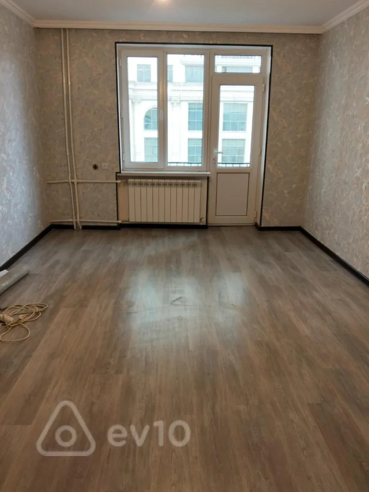Satılır 3 otaqlı köhnə tikili 100 m²