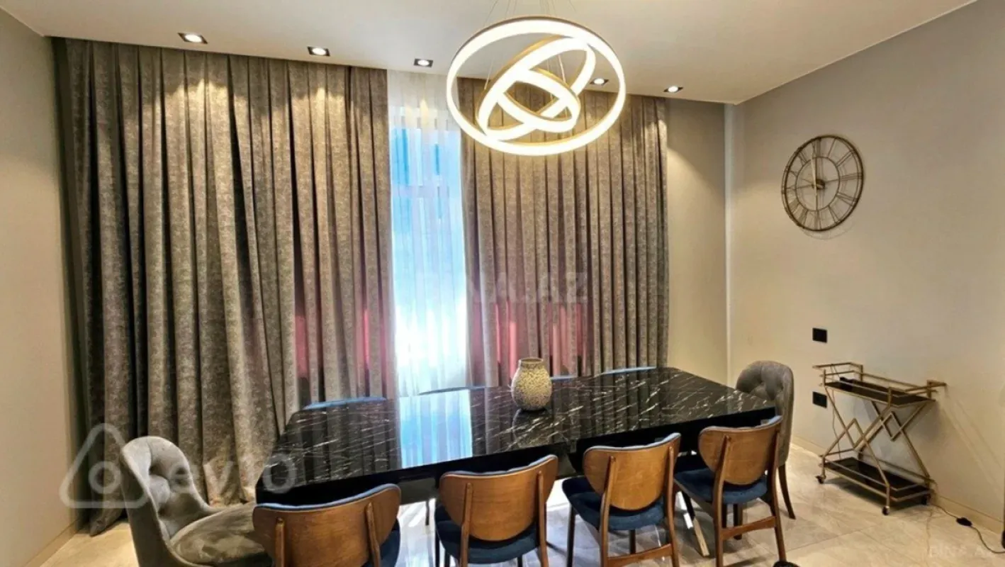 Kirayə verilir 4 otaqlı yeni tikili 229 m²