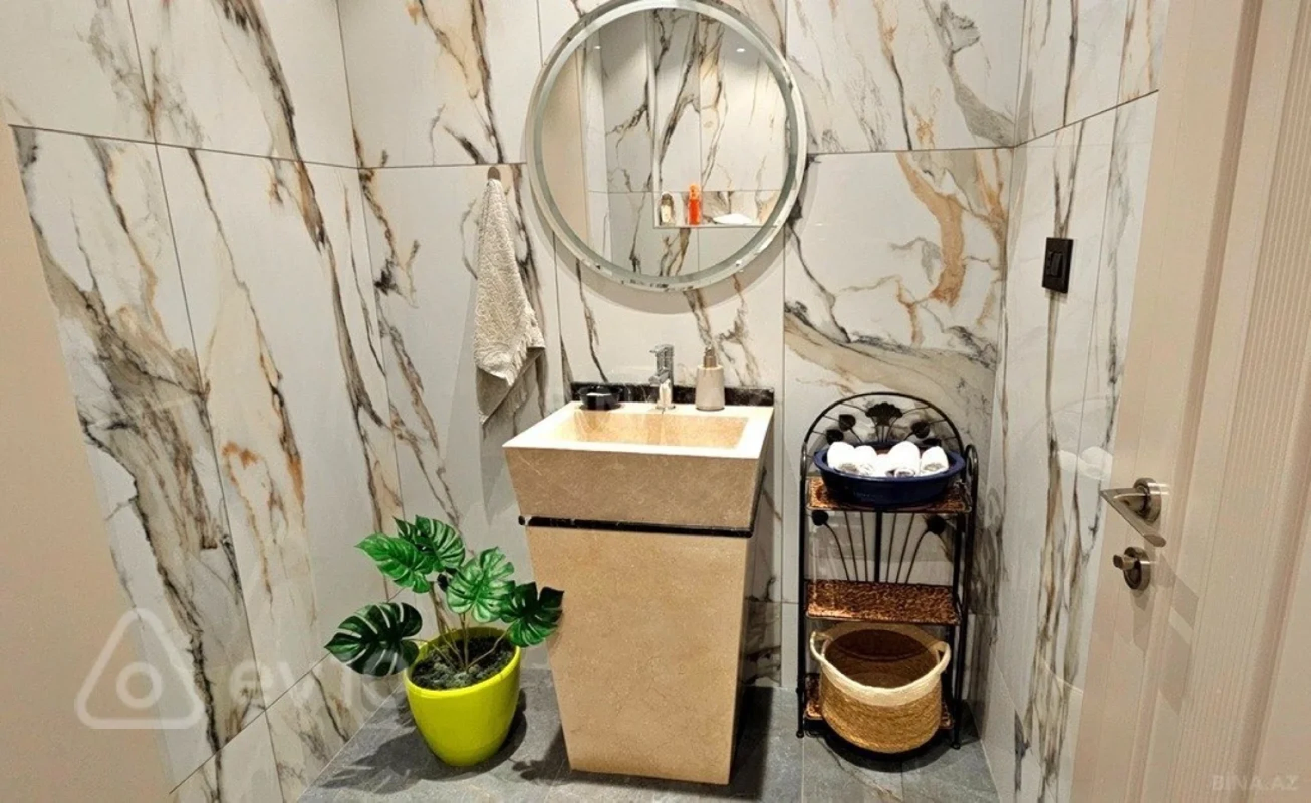 Kirayə verilir 4 otaqlı yeni tikili 229 m²