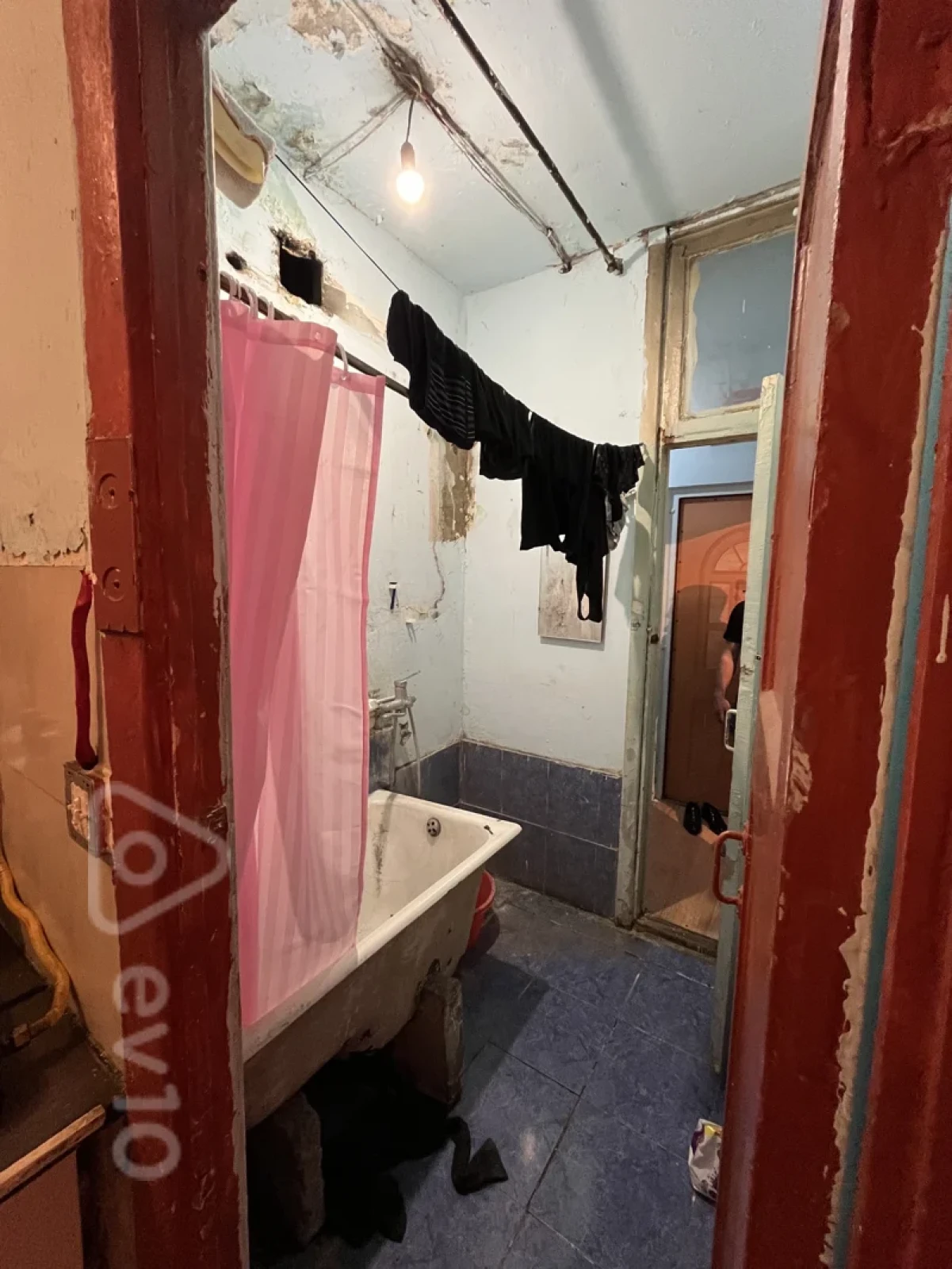 Satılır 2 otaqlı köhnə tikili 40 m²