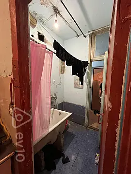 Satılır 2 otaqlı köhnə tikili 40 m²