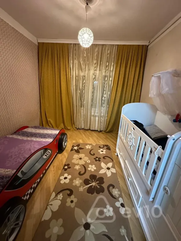 Kirayə verilir 3 otaqlı köhnə tikili 80 m²