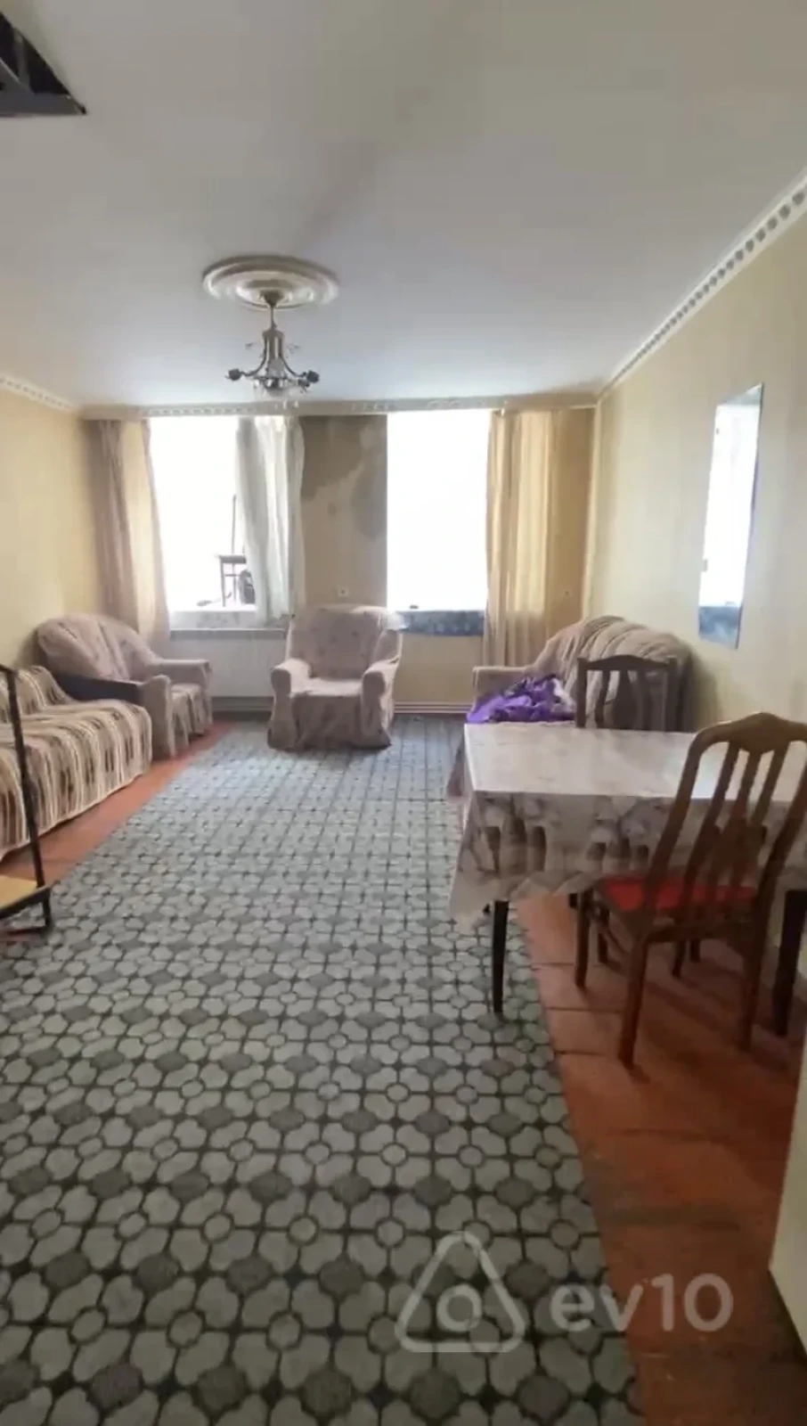 Kirayə verilir 2 otaqlı köhnə tikili 55 m²