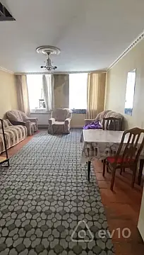 Kirayə verilir 2 otaqlı köhnə tikili 55 m²