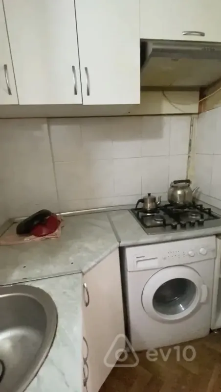 Kirayə verilir 2 otaqlı köhnə tikili 55 m²