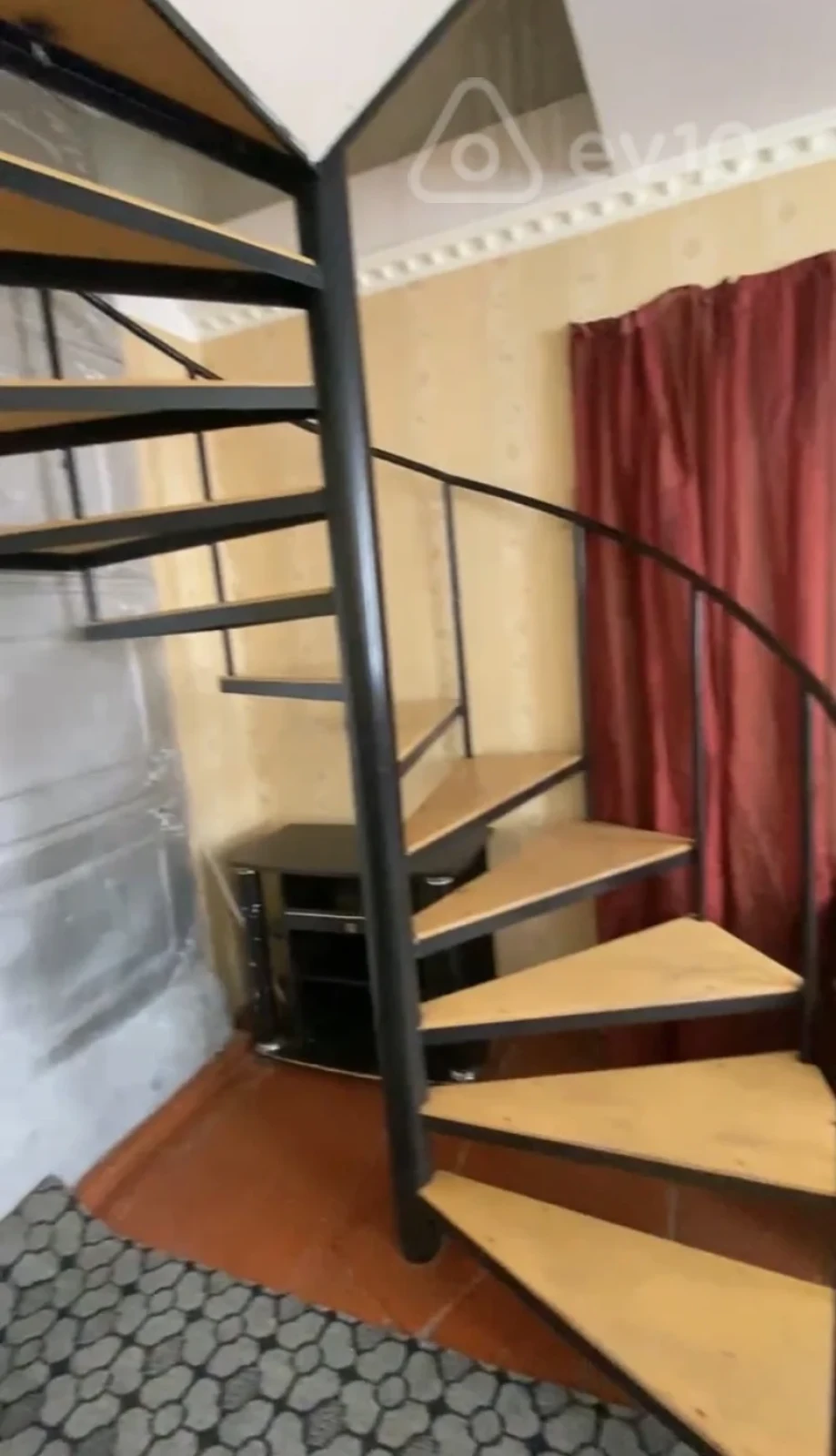 Kirayə verilir 2 otaqlı köhnə tikili 55 m²