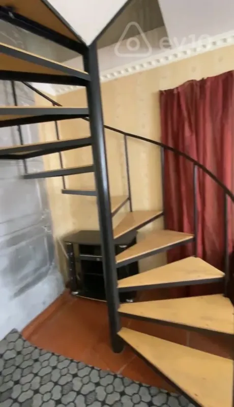 Kirayə verilir 2 otaqlı köhnə tikili 55 m²