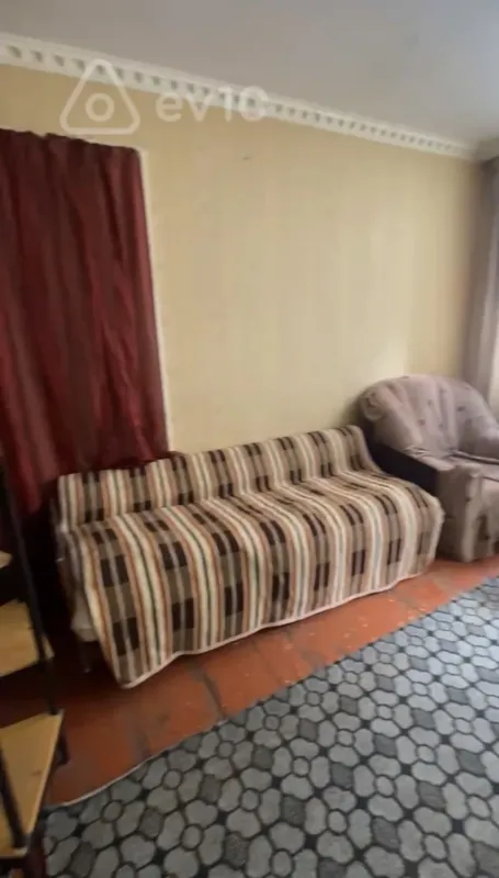 Kirayə verilir 2 otaqlı köhnə tikili 55 m²