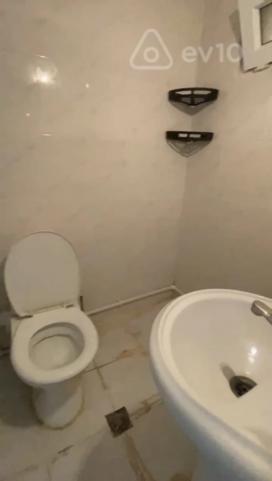 Kirayə verilir 2 otaqlı köhnə tikili 55 m²