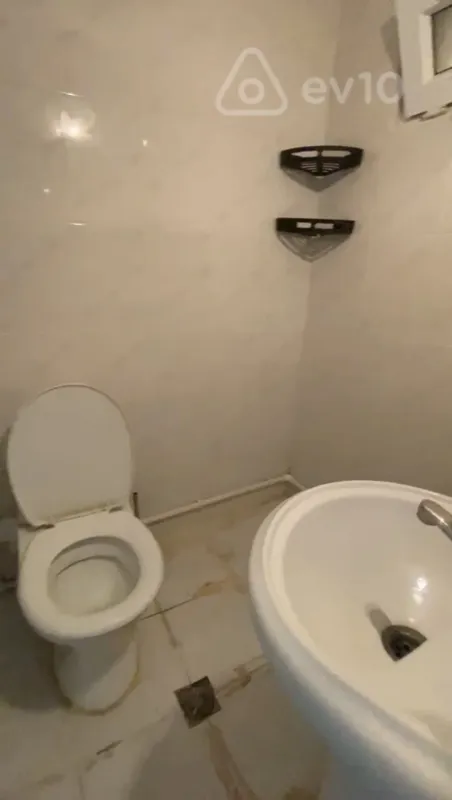 Kirayə verilir 2 otaqlı köhnə tikili 55 m²