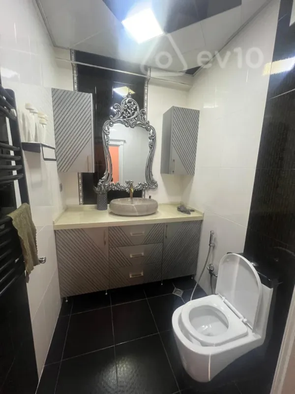 Satılır 3 otaqlı yeni tikili 130 m²