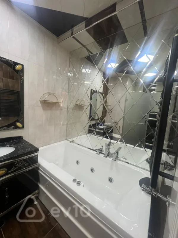 Satılır 3 otaqlı yeni tikili 130 m²