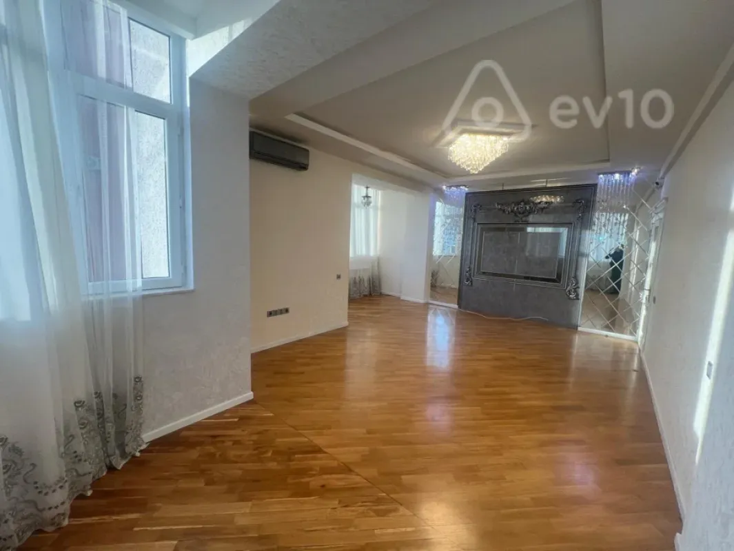 Satılır 3 otaqlı yeni tikili 130 m²