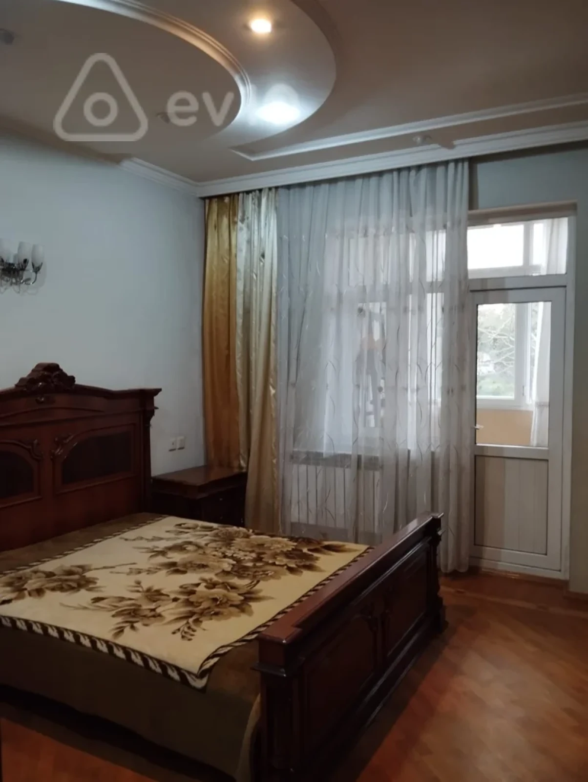 Kirayə verilir 2 otaqlı köhnə tikili 60 m²