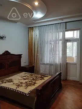 Kirayə verilir 2 otaqlı köhnə tikili 60 m²