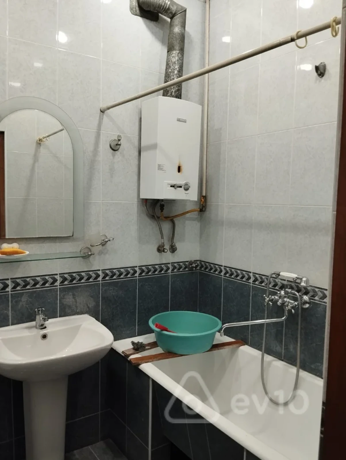 Kirayə verilir 2 otaqlı köhnə tikili 60 m²