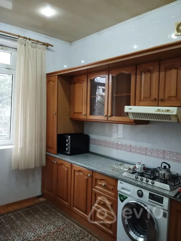 Kirayə verilir 2 otaqlı köhnə tikili 60 m²
