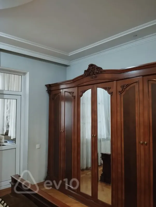 Kirayə verilir 2 otaqlı köhnə tikili 60 m²