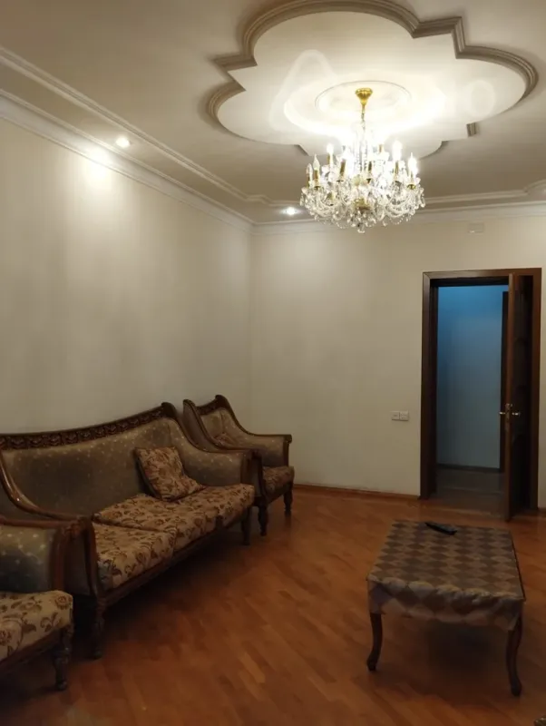 Kirayə verilir 2 otaqlı köhnə tikili 60 m²