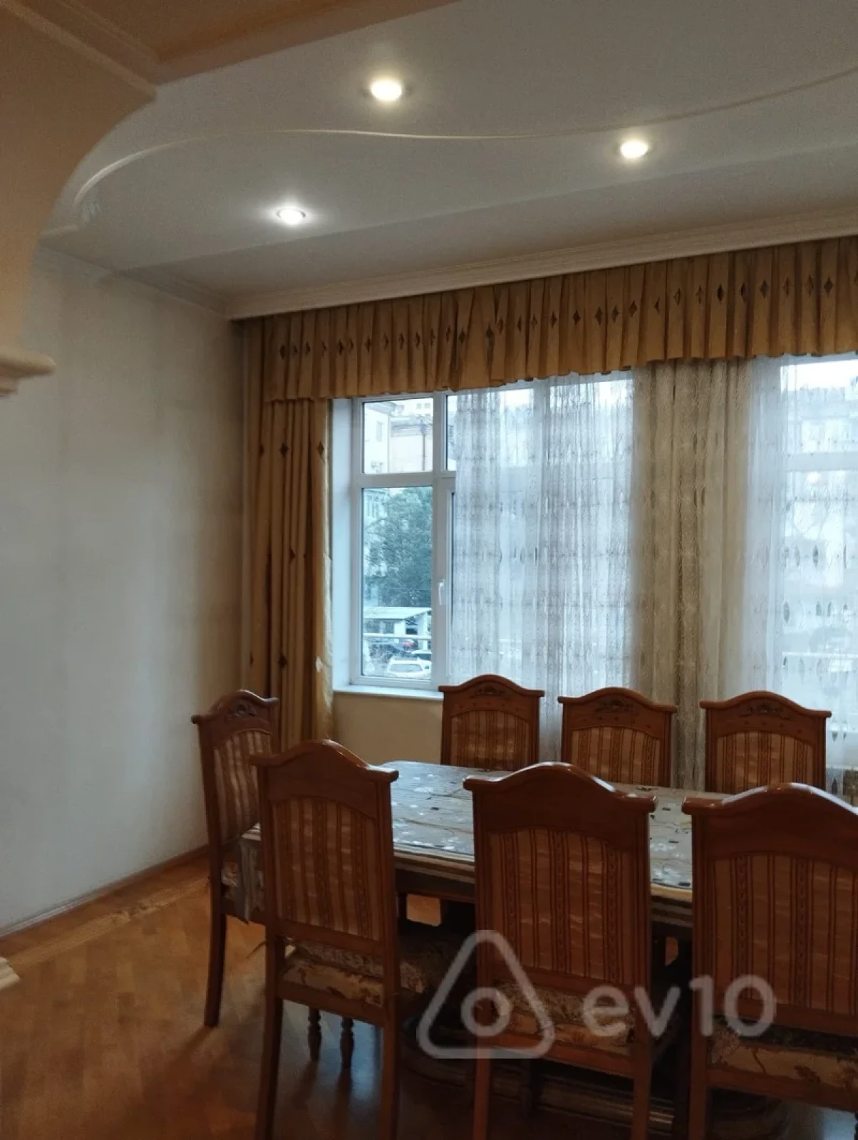 Kirayə verilir 2 otaqlı köhnə tikili 60 m²