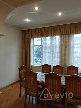 Kirayə verilir 2 otaqlı köhnə tikili 60 m²
