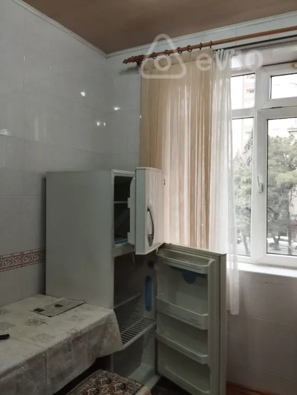 Kirayə verilir 2 otaqlı köhnə tikili 60 m²