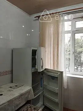 Kirayə verilir 2 otaqlı köhnə tikili 60 m²