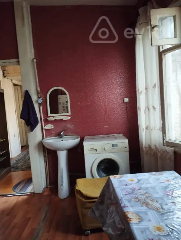 Kirayə verilir 3 otaqlı köhnə tikili 90 m²