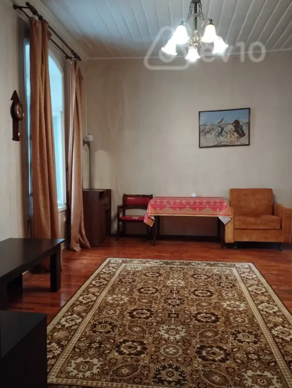 Kirayə verilir 3 otaqlı köhnə tikili 90 m²