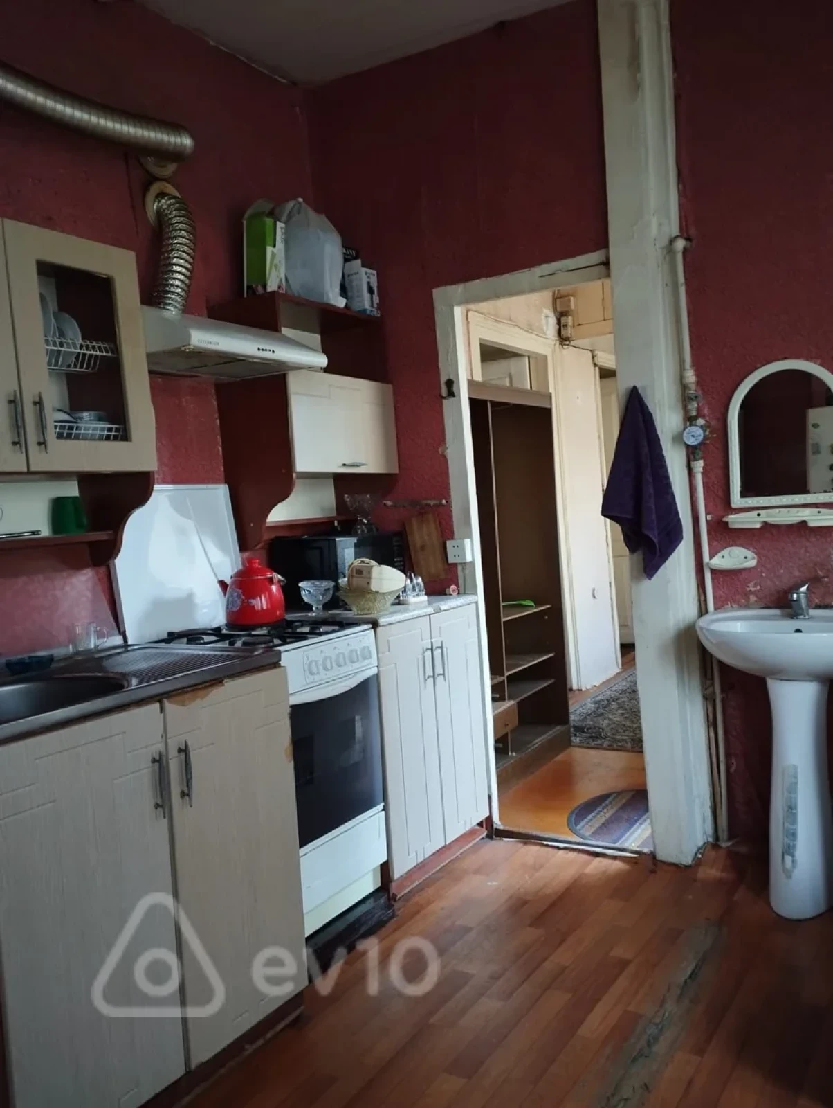 Kirayə verilir 3 otaqlı köhnə tikili 90 m²