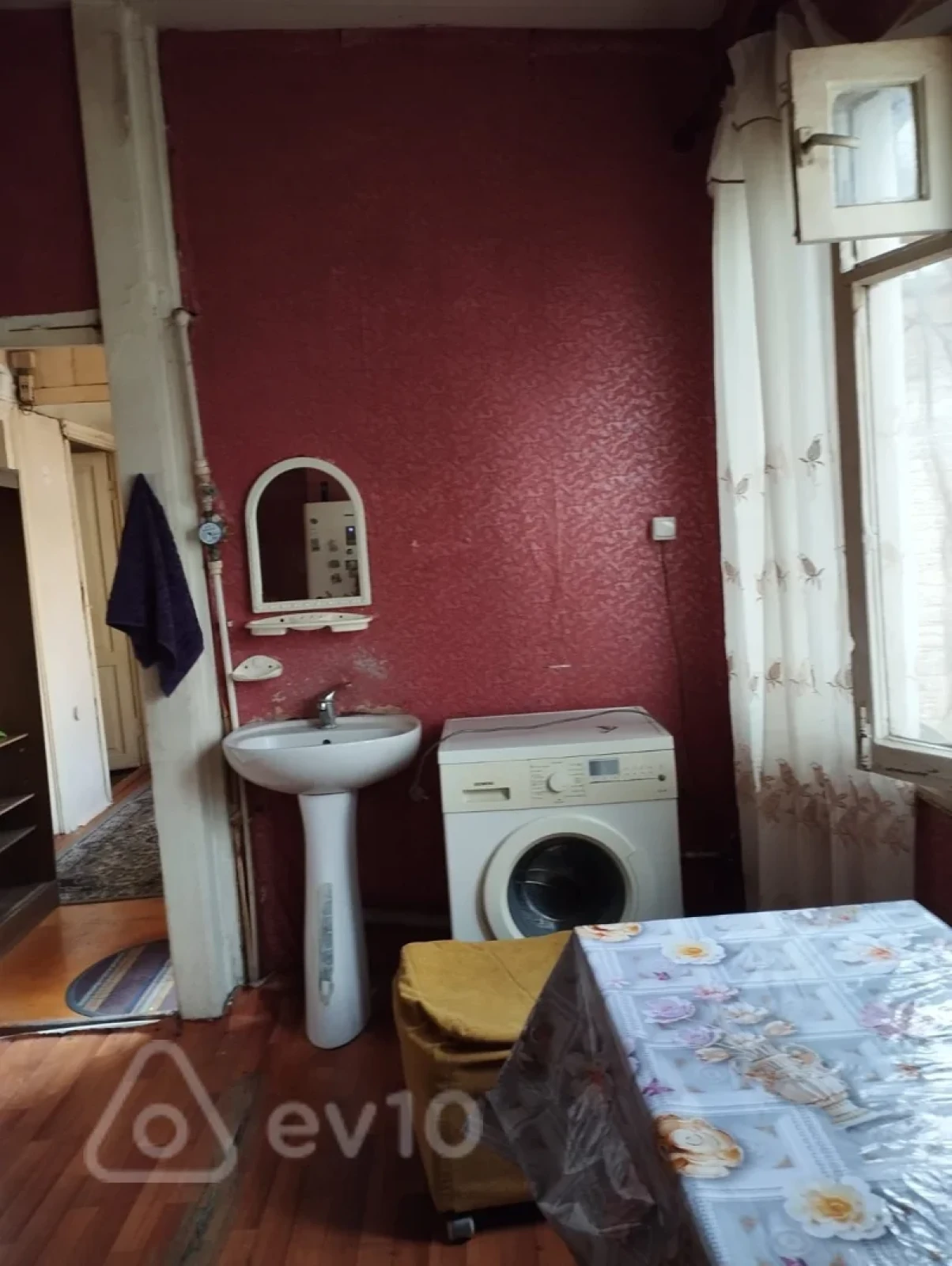 Kirayə verilir 3 otaqlı köhnə tikili 90 m²