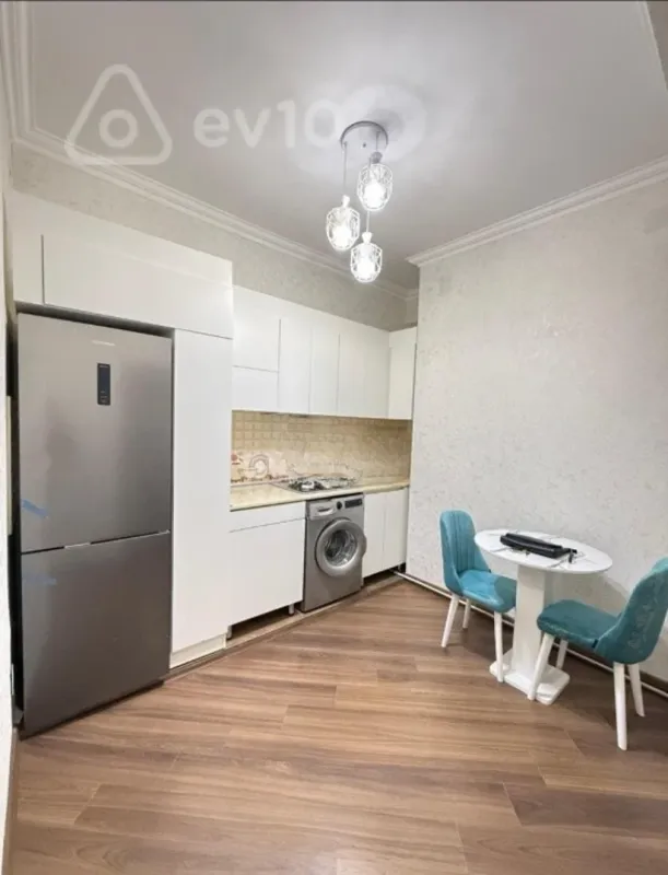 Kirayə verilir 3 otaqlı yeni tikili 95 m²