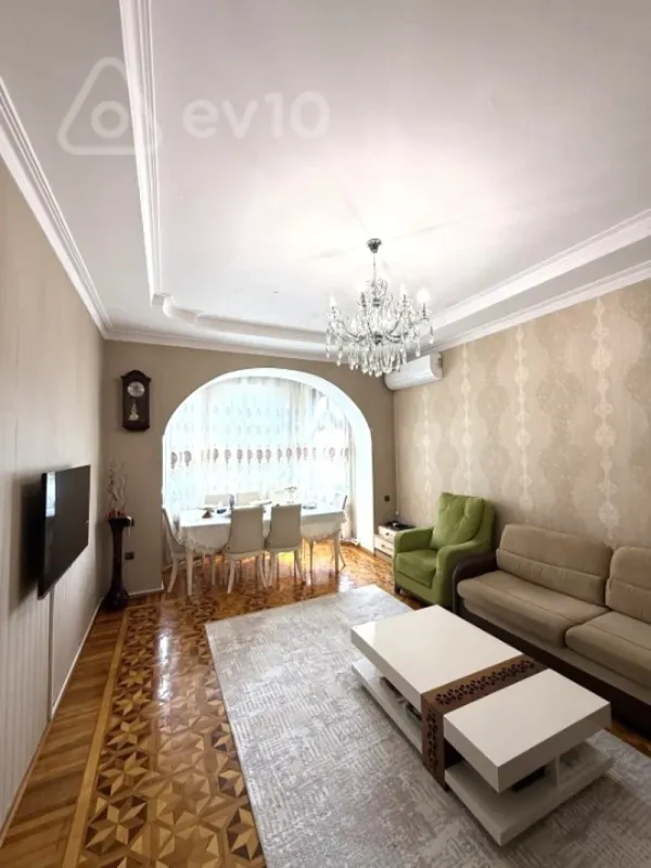 Satılır 3 otaqlı köhnə tikili 90 m²
