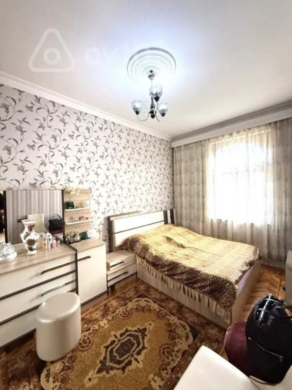 Satılır 3 otaqlı köhnə tikili 90 m²