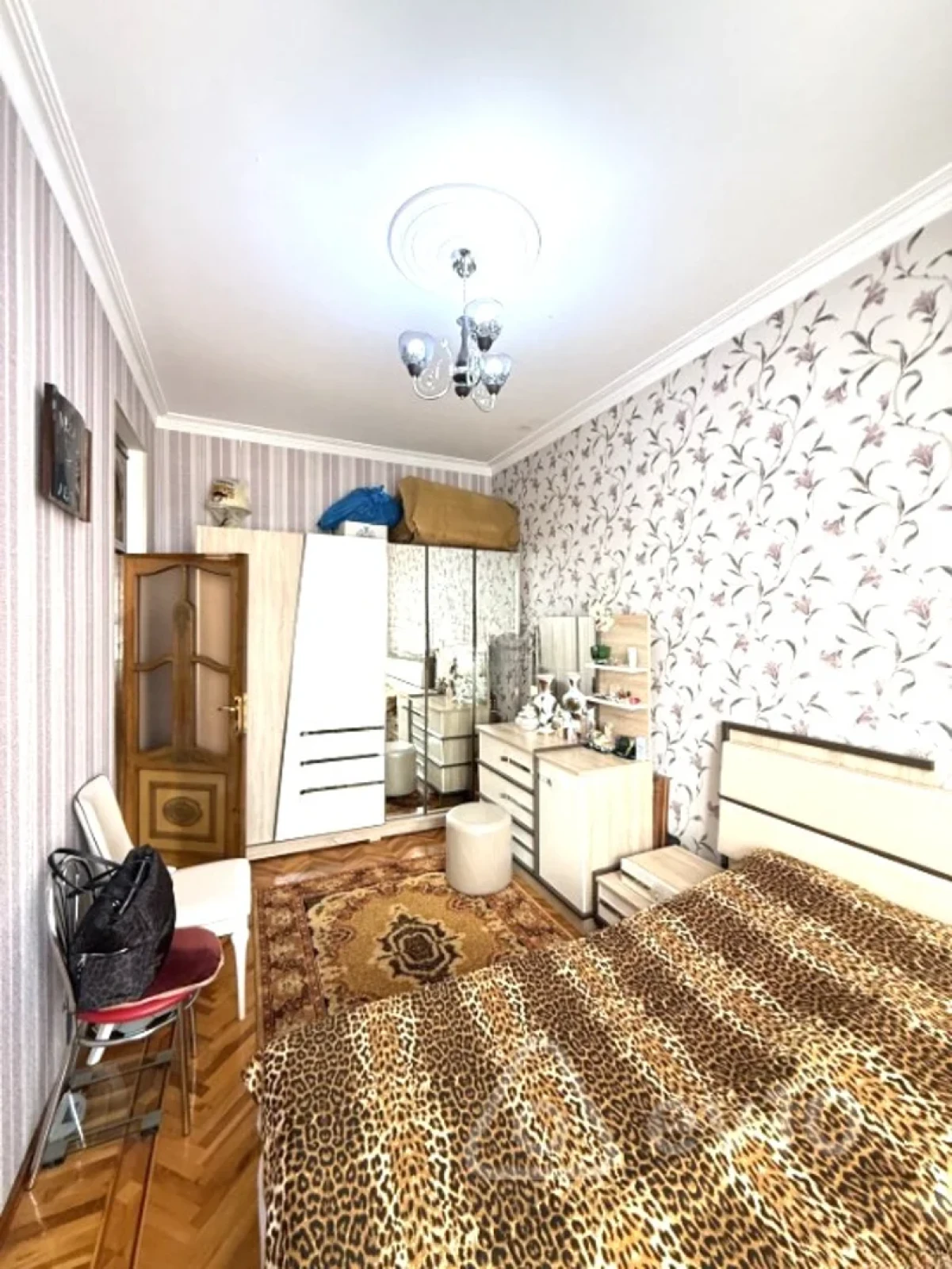 Satılır 3 otaqlı köhnə tikili 90 m²