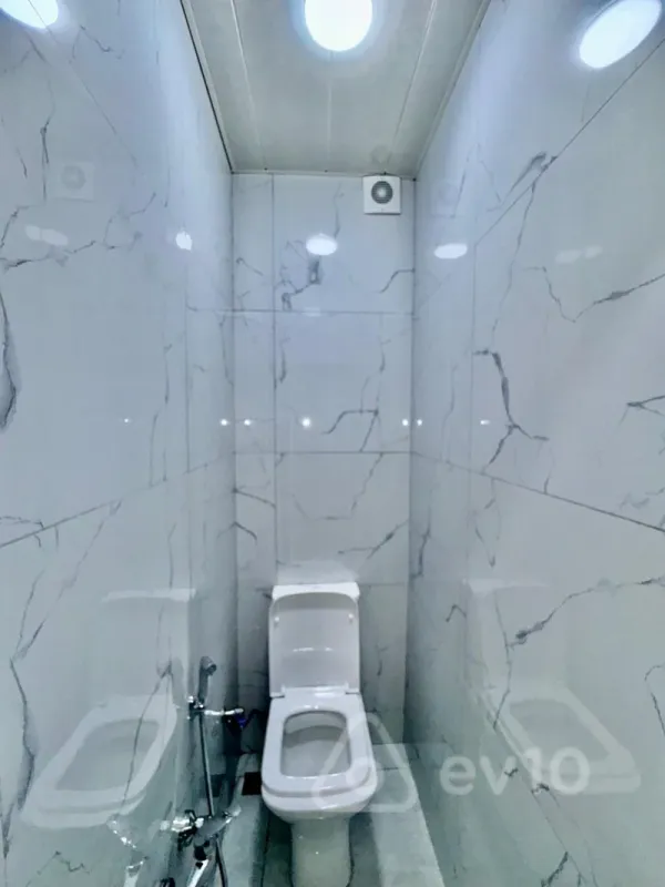 Kirayə verilir 2 otaqlı köhnə tikili 50 m²