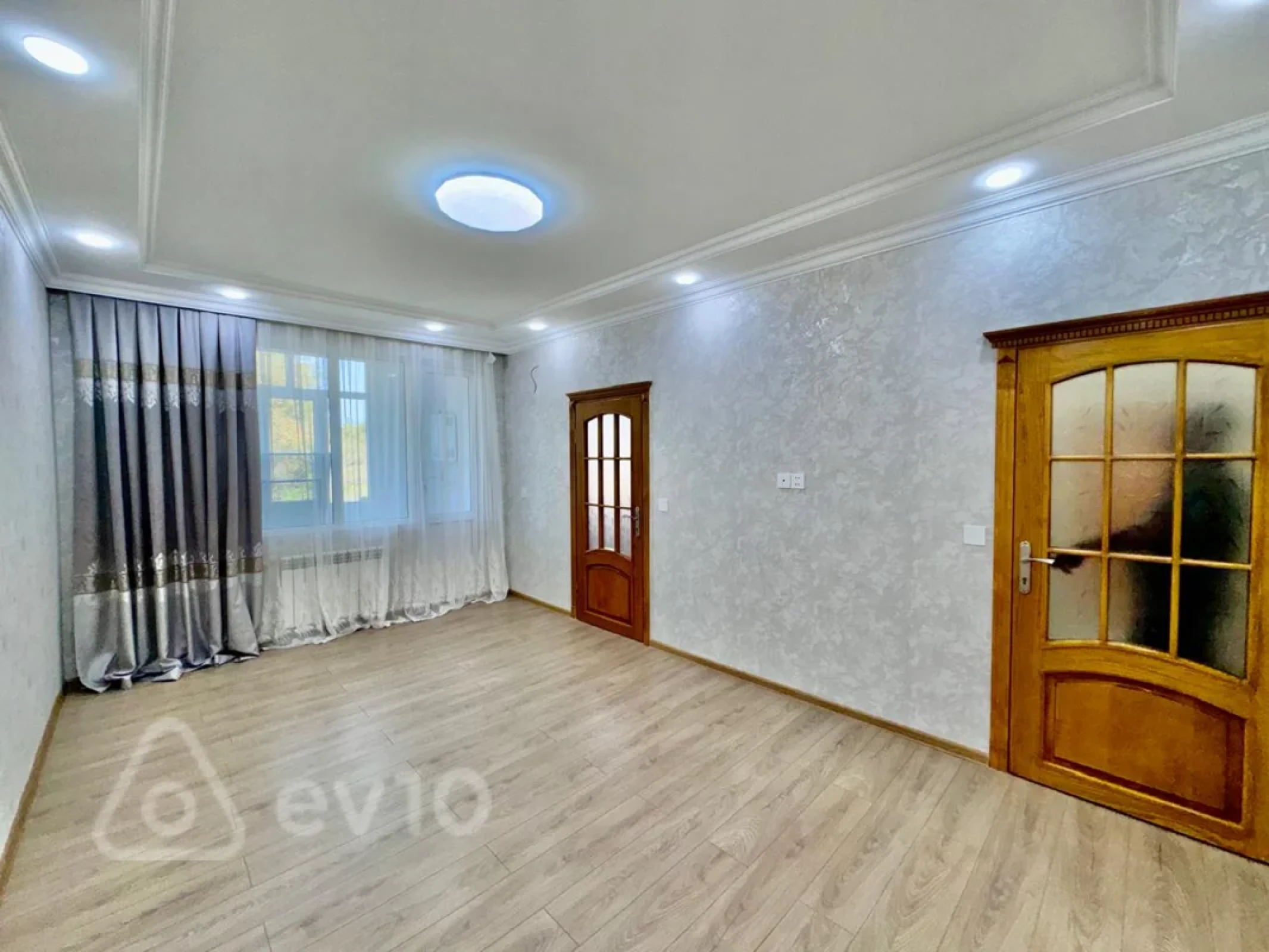 Kirayə verilir 2 otaqlı köhnə tikili 50 m²