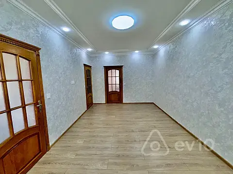 Kirayə verilir 2 otaqlı köhnə tikili 50 m²
