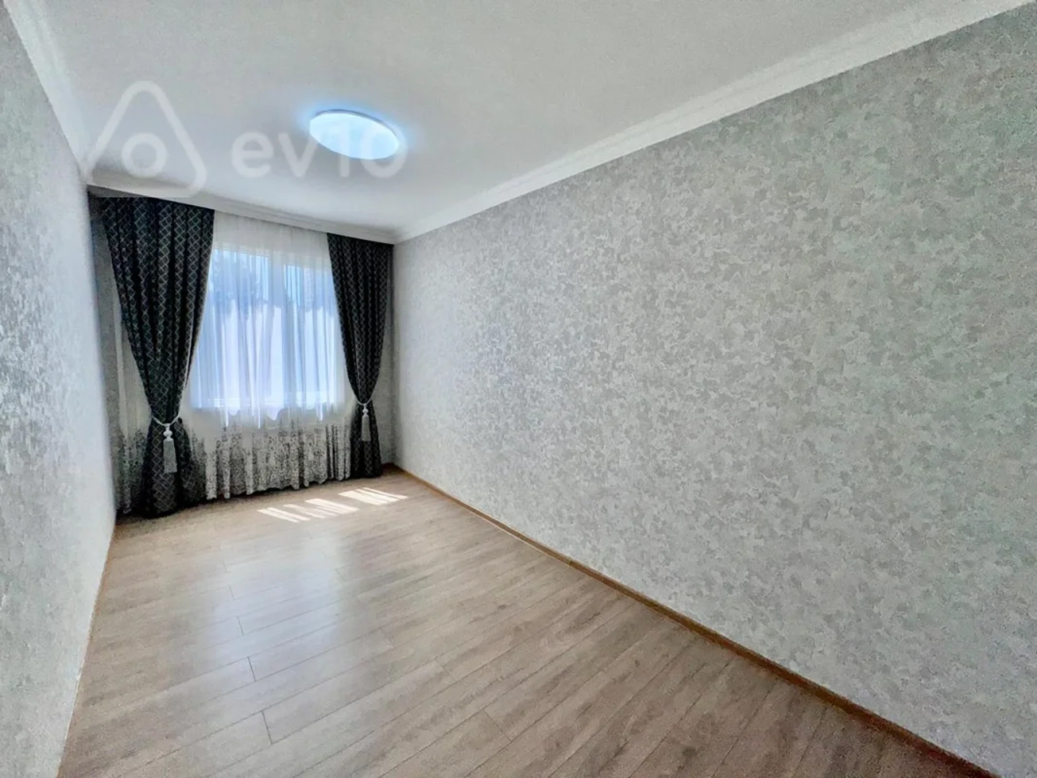 Kirayə verilir 2 otaqlı köhnə tikili 50 m²