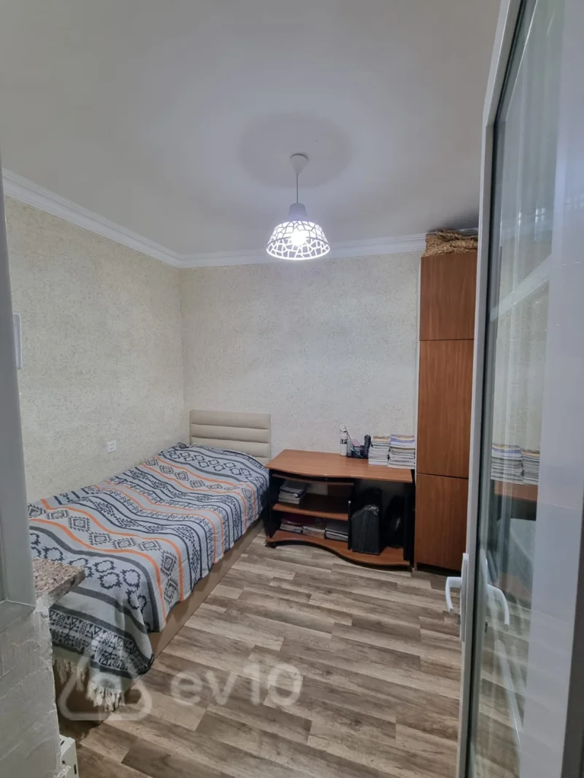 Satılır 4 otaqlı köhnə tikili 65 m²