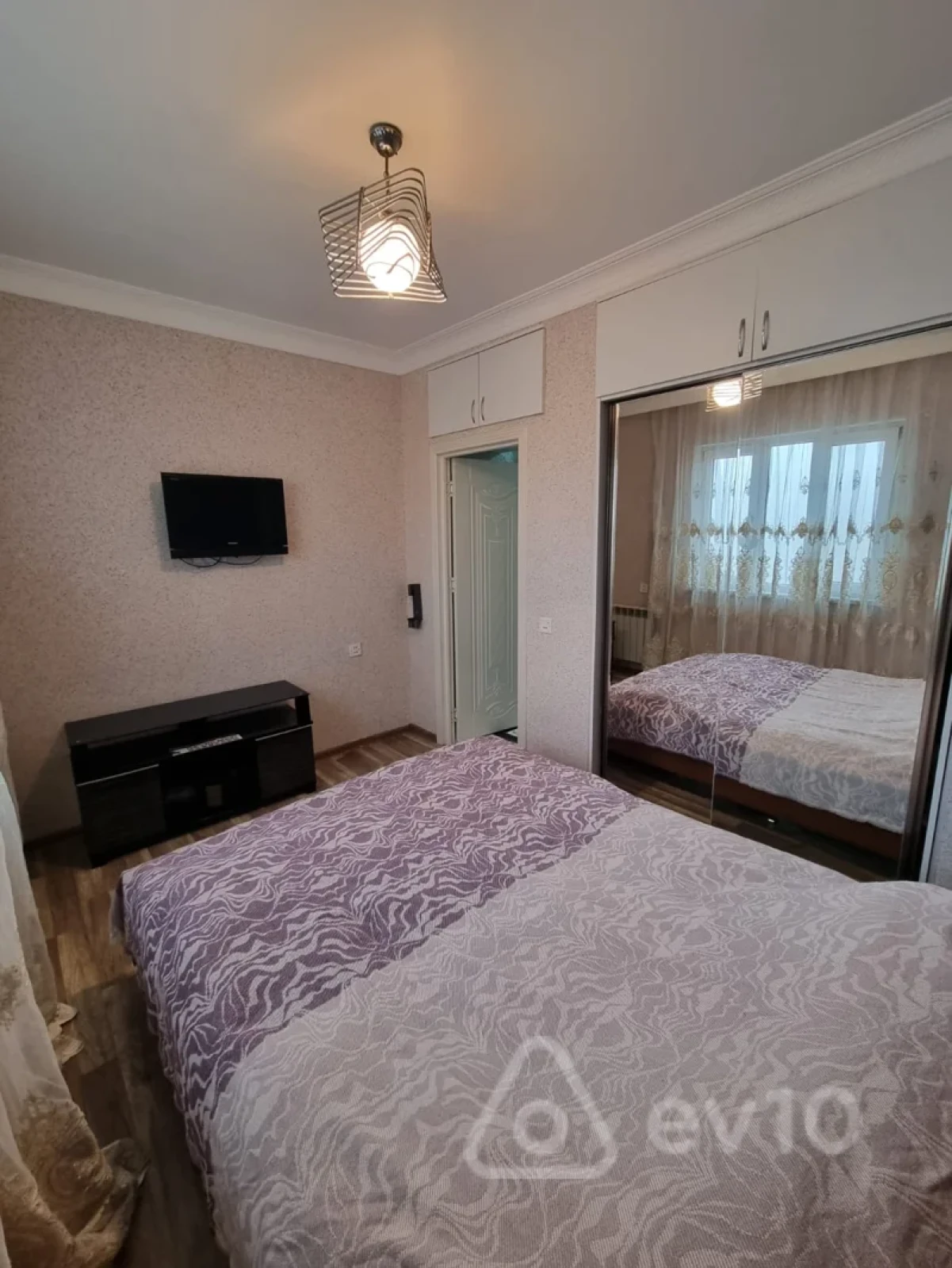 Satılır 4 otaqlı köhnə tikili 65 m²