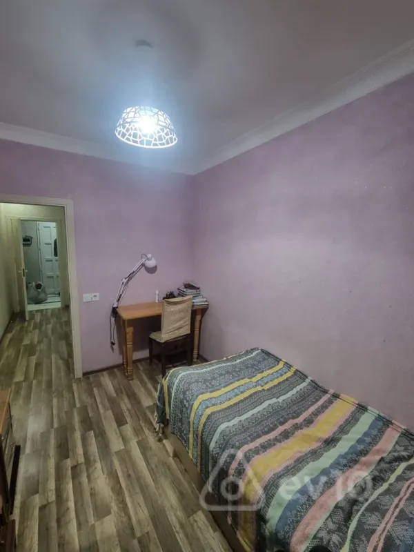 Satılır 4 otaqlı köhnə tikili 65 m²