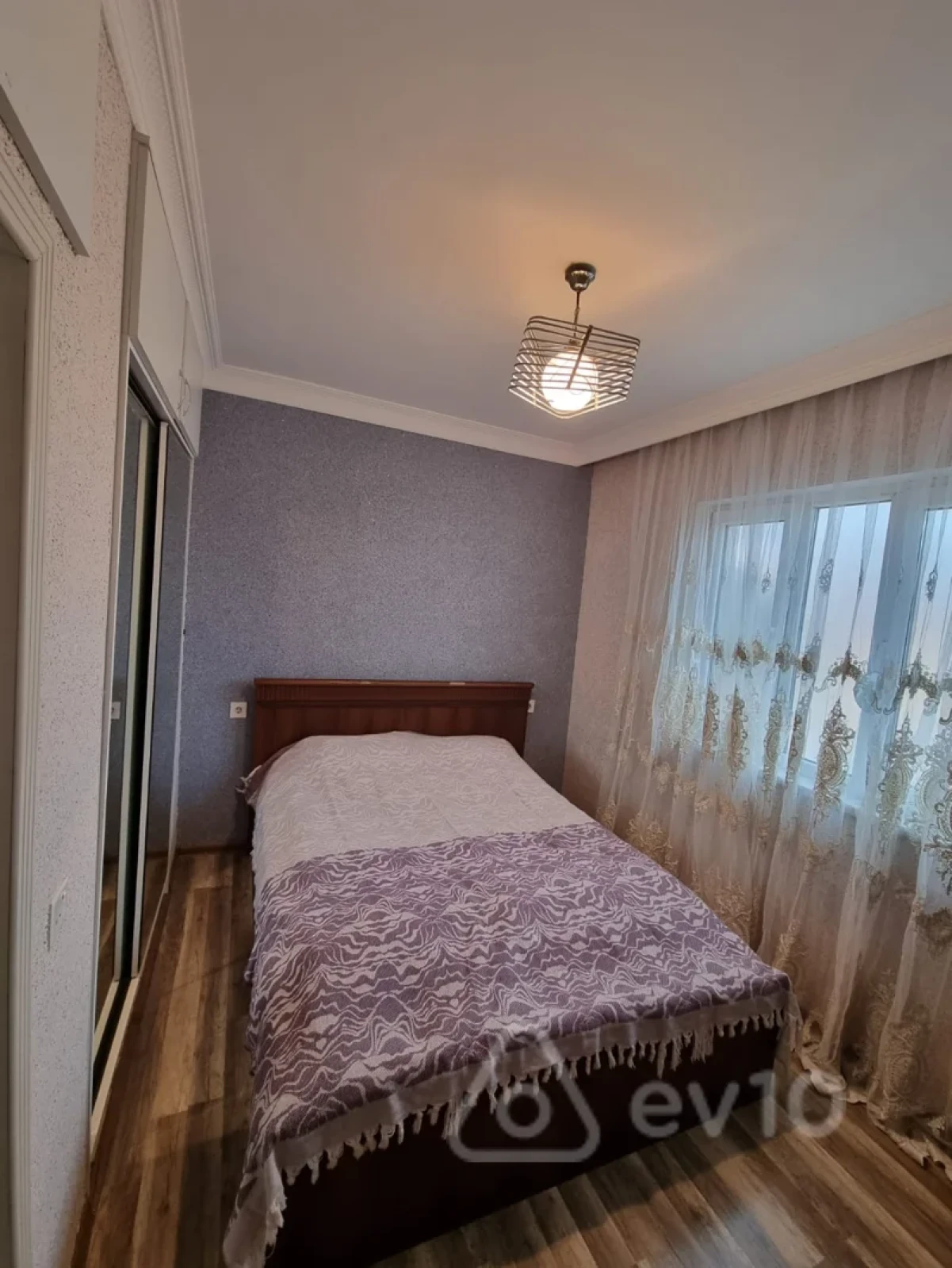 Satılır 4 otaqlı köhnə tikili 65 m²