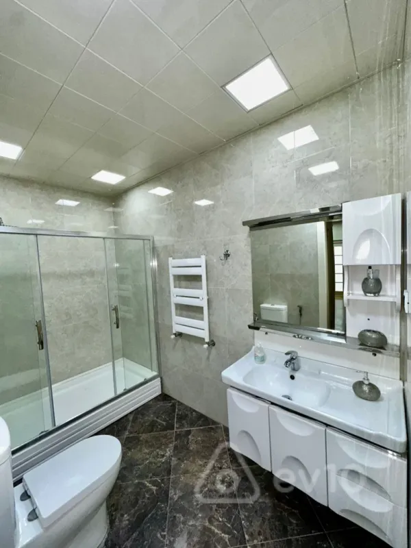 Kirayə verilir 3 otaqlı yeni tikili 120 m²