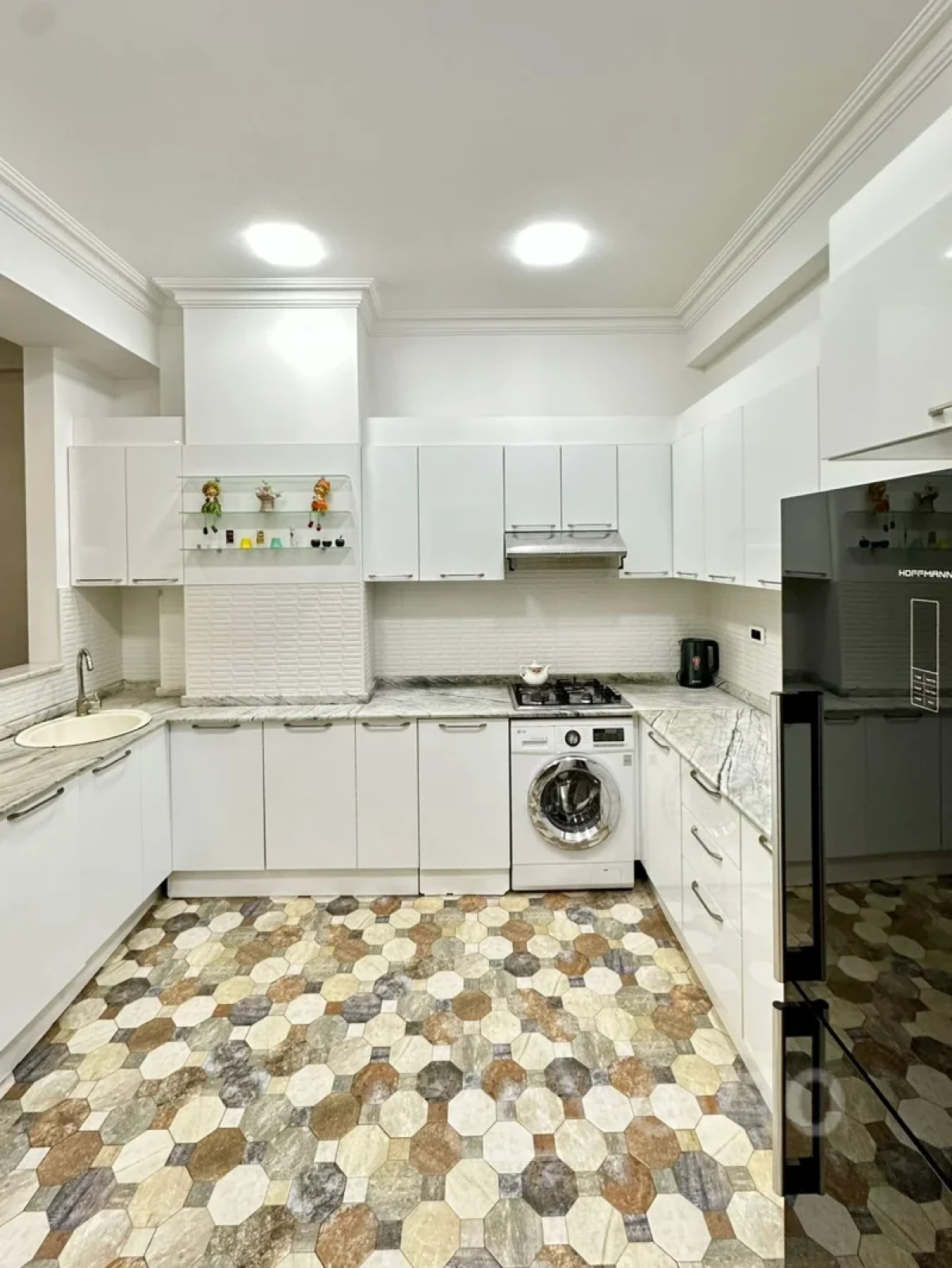 Kirayə verilir 3 otaqlı yeni tikili 120 m²
