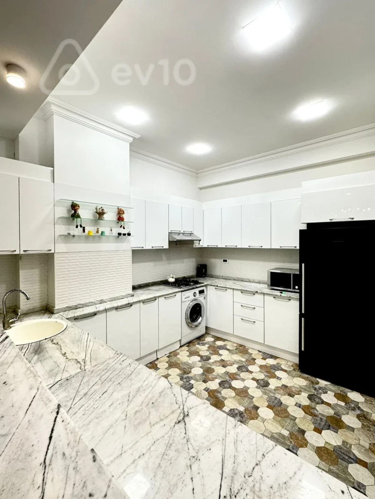 Kirayə verilir 3 otaqlı yeni tikili 120 m²